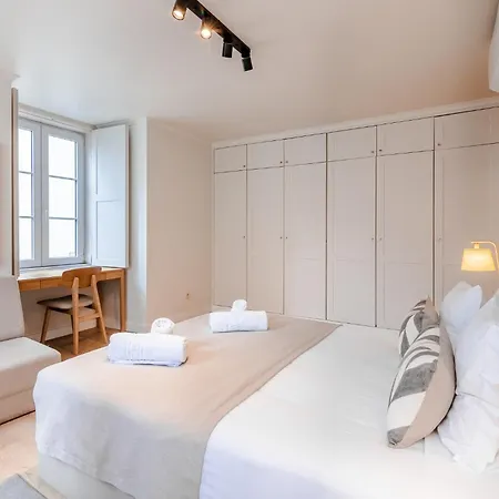 A1 Fully Renovated! Very In Bica With Ac * 리스본