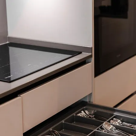 A1 Fully Renovated! Very In Bica With Ac 아파트