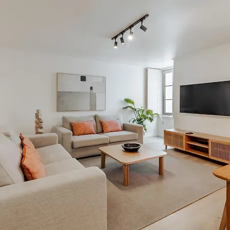 A1 Fully Renovated! Very In Bica With Ac *