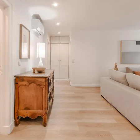 A1 Fully Renovated! Very In Bica With Ac * 리스본