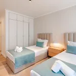 A1 Fully Renovated! Very In Bica With Ac Lizbona