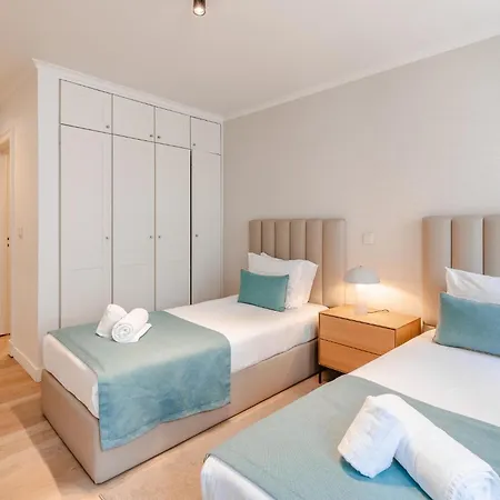 A1 Fully Renovated! Very In Bica With Ac Lisboa