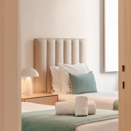 A1 Fully Renovated! Very In Bica With Ac