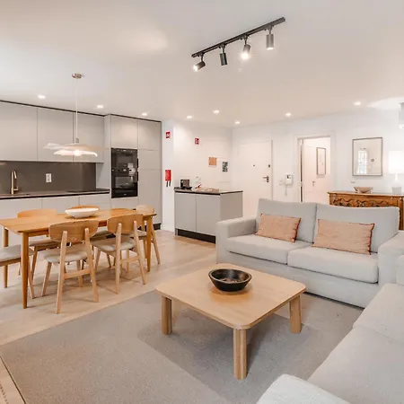 A1 Fully Renovated! Very In Bica With Ac