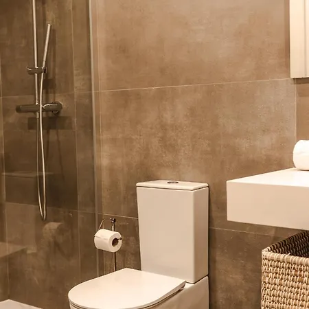 Apartment A1 Fully Renovated! Very In Bica With Ac Lisbon